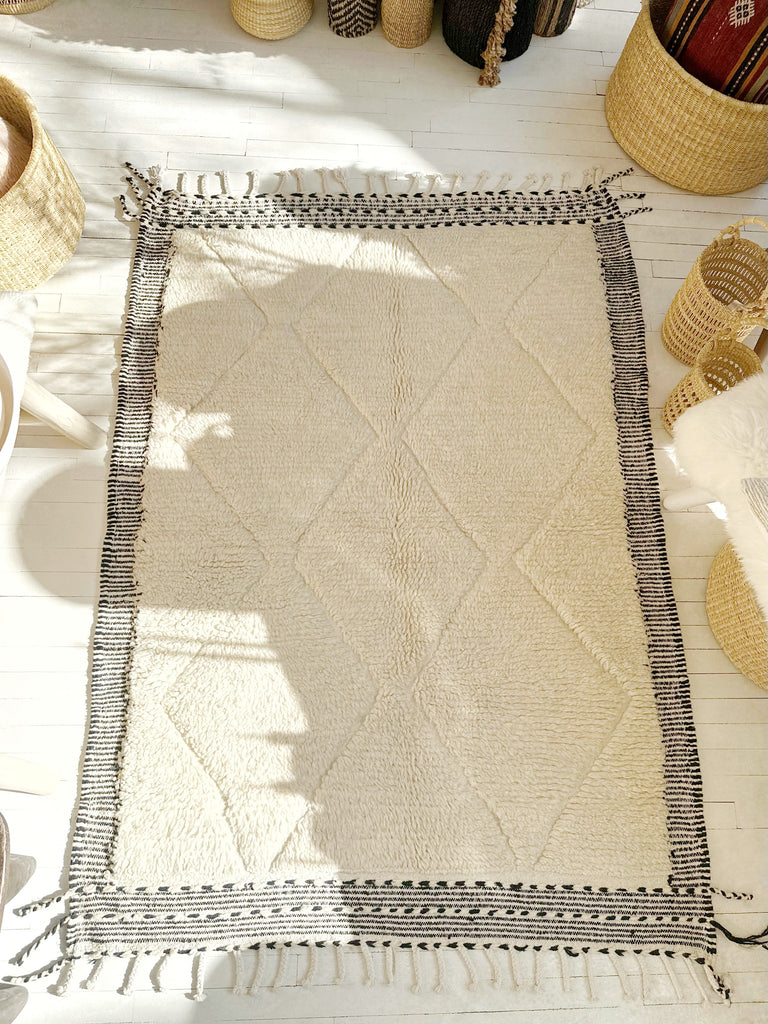 Handknotted Wool Rug - 4'5"W x 6'2"L
