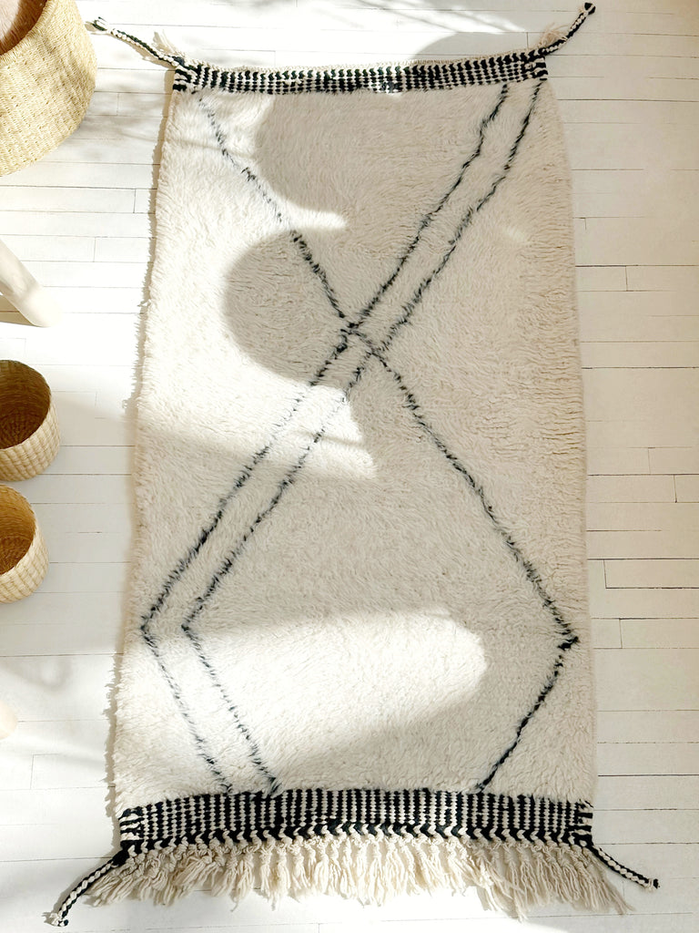 Handknotted Wool Rug - 2'9"W x 5'5"L