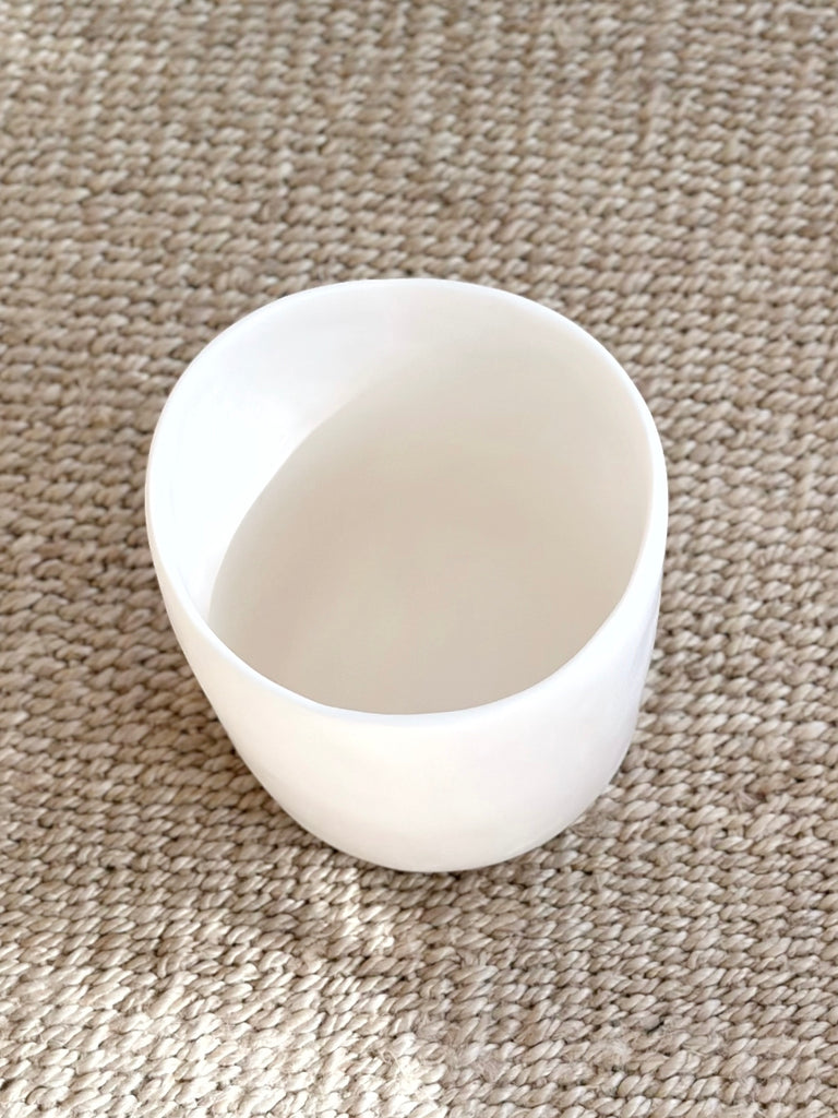 Hand-Sculpted Resin Wastebin Round