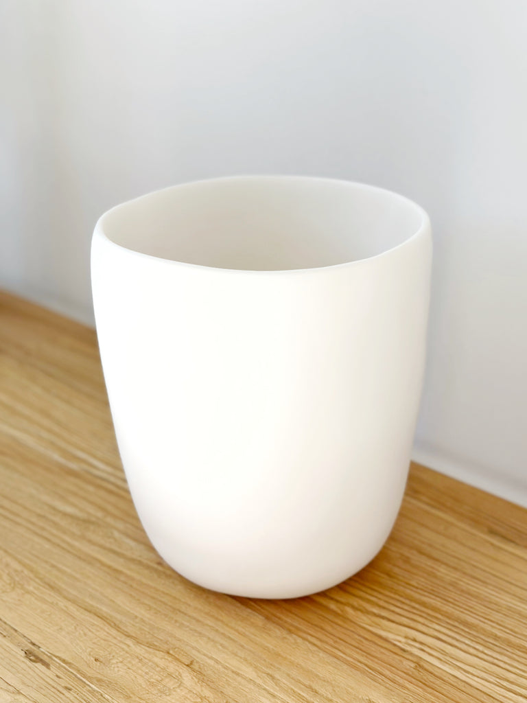 Hand-Sculpted Resin Wastebin Round