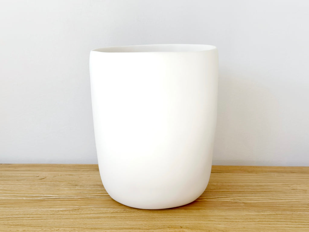 Hand-Sculpted Resin Wastebin Round