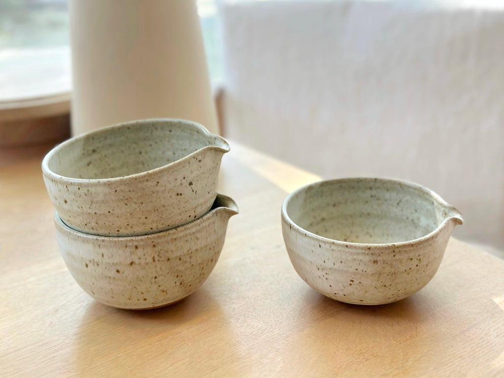 Ceramic Spotty Oatmeal Small Spouted Bowl