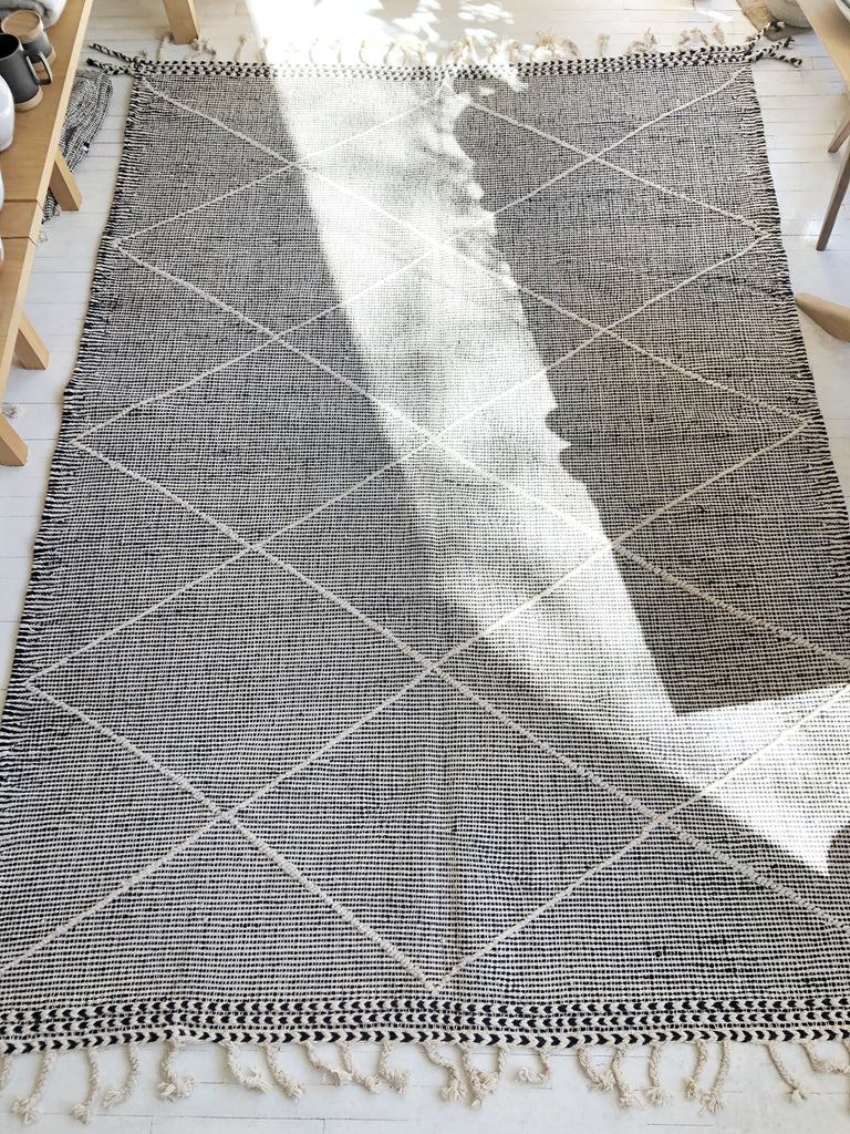 Handknotted Wool Rug - 6'10"W x 9'4"L