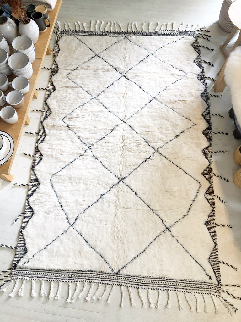 Handknotted Wool Rug - 5'6"W x 8'7'L