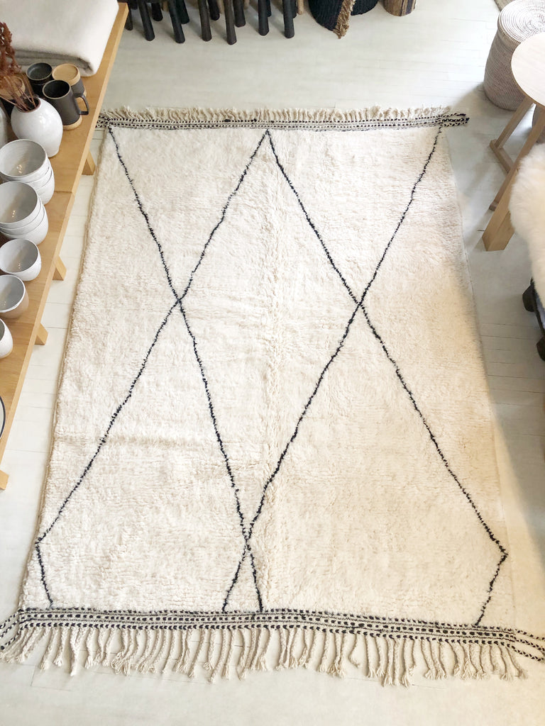 Handknotted Wool Rug - 5'2"W x 7'10"L